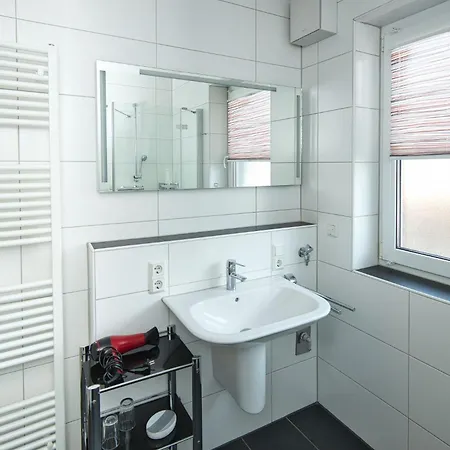 Ruge Bries, 15 Apartment *